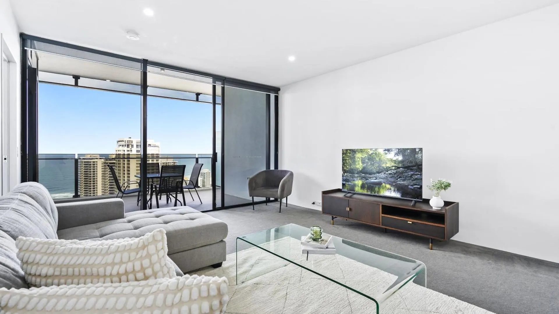 Circle On Cavill, 1 Bedroom Ocean Family Apartment Surfers Paradise Guldkusten 0*,